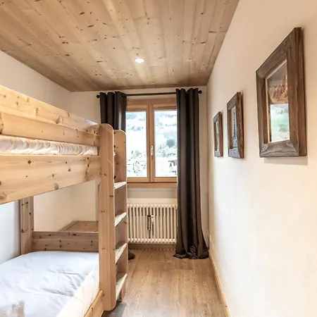 Au Centre De * 梅杰夫